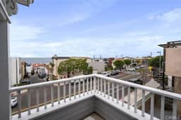 Beachside Retreat | Perfect Location| Free Parking - Image 5