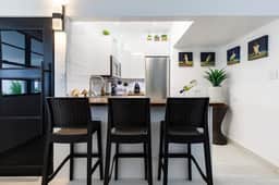 Beautiful Retreat w. Pool and Perfect Location - Image 4