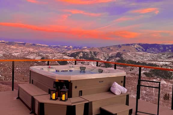 Beautiful Alpine Retreat: Hot Tub,Sauna, 360 Views - Image 1