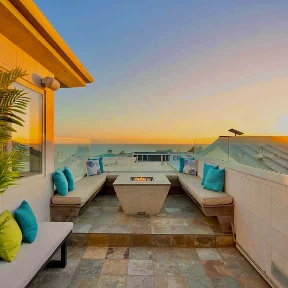 Sunny Home by the Beach | Free Parking - Image 1