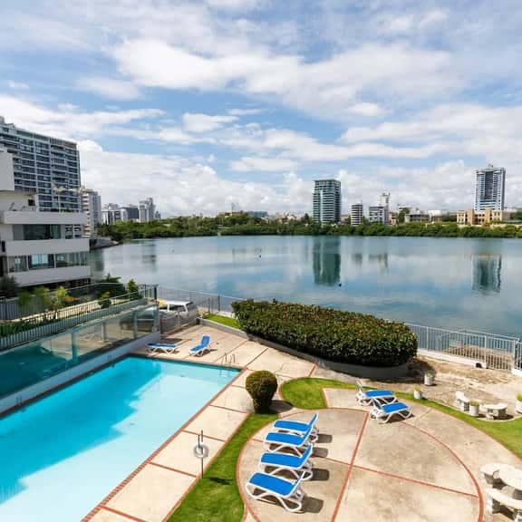 Beautiful Retreat w. Pool and Perfect Location - Image 1