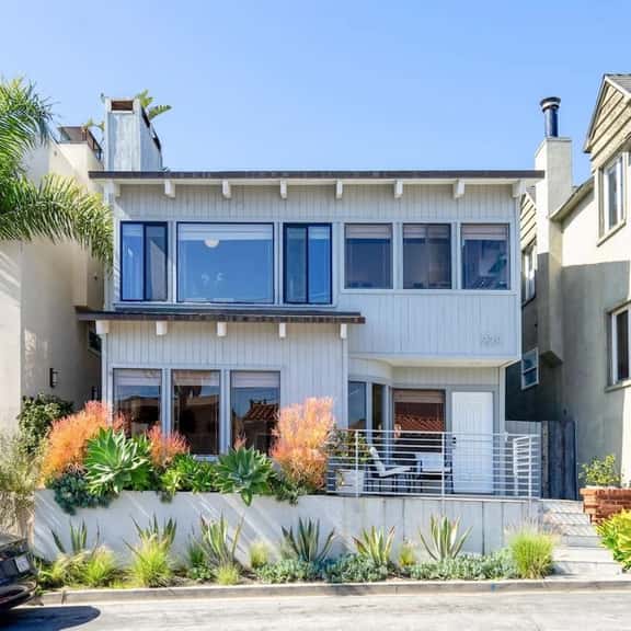Luxe Retreat Steps to Beach & Shops | Free Parking - Image 1
