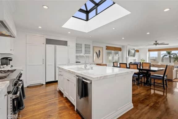 Beachside Retreat | Perfect Location| Free Parking - Image 2