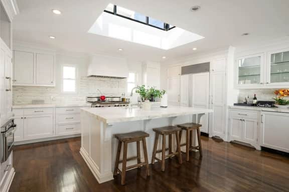 Beachside Retreat | Perfect Location| Free Parking - Image 4