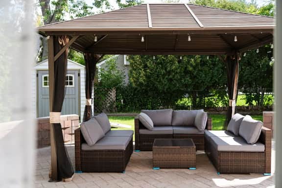 Stylish 4BR near ORD: games, yard, firepit, desk - Image 5