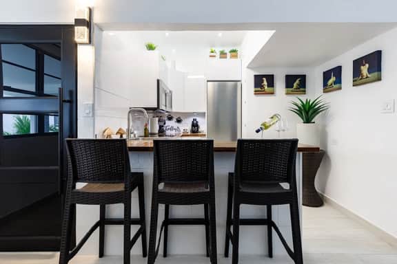 Beautiful Retreat w. Pool and Perfect Location - Image 4