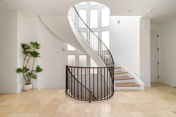 Ocean Views | Luxe 5BR Mansion | Bikes & Elevator - Image 4