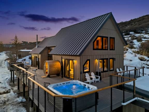 Beautiful Alpine Retreat: Hot Tub,Sauna, 360 Views - Image 4