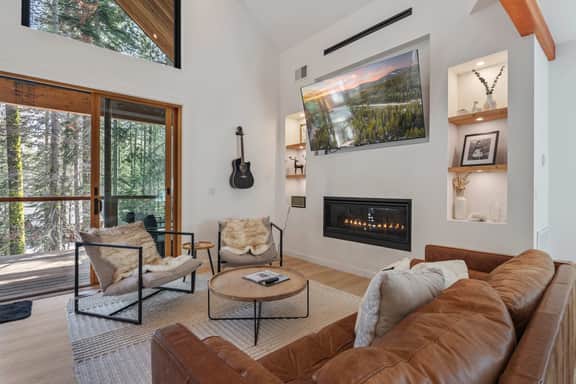 Donner Summit | Hot Tub, Fireplace & Mountain Views - Image 5
