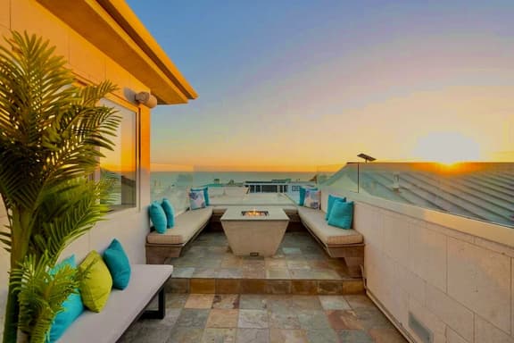 Sunny Home by the Beach | Free Parking - Image 1
