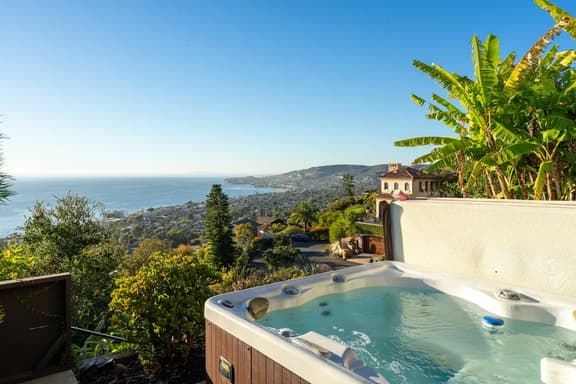 Panoramic LB Views | Hot Tub | Designer - Image 1